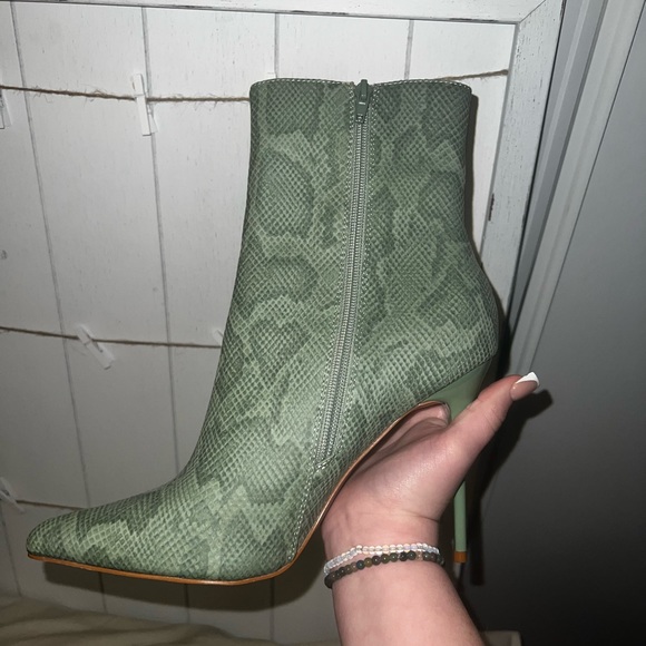 Pointed boots with heels - Picture 4 of 6